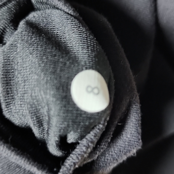 Lululemon Capris size 8 - Picture 4 of 5